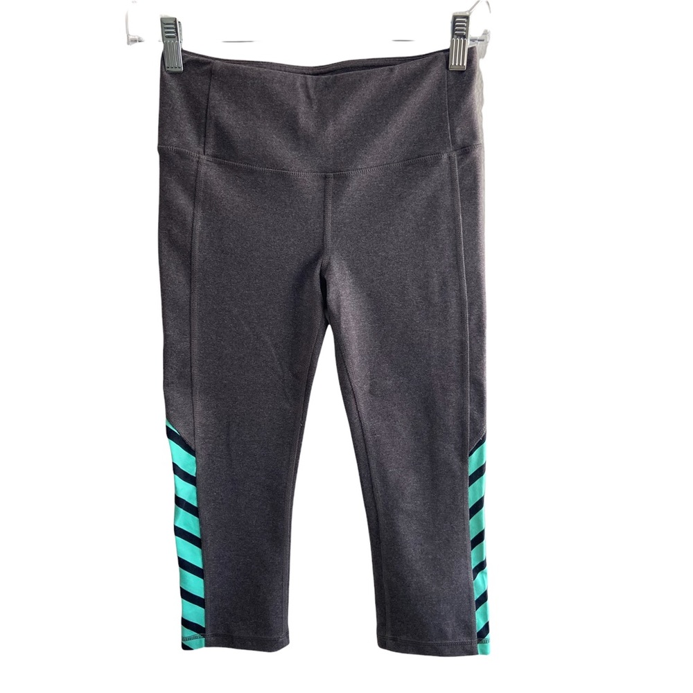 Alo Gray Striped on the Sides Capri
Leggings. S